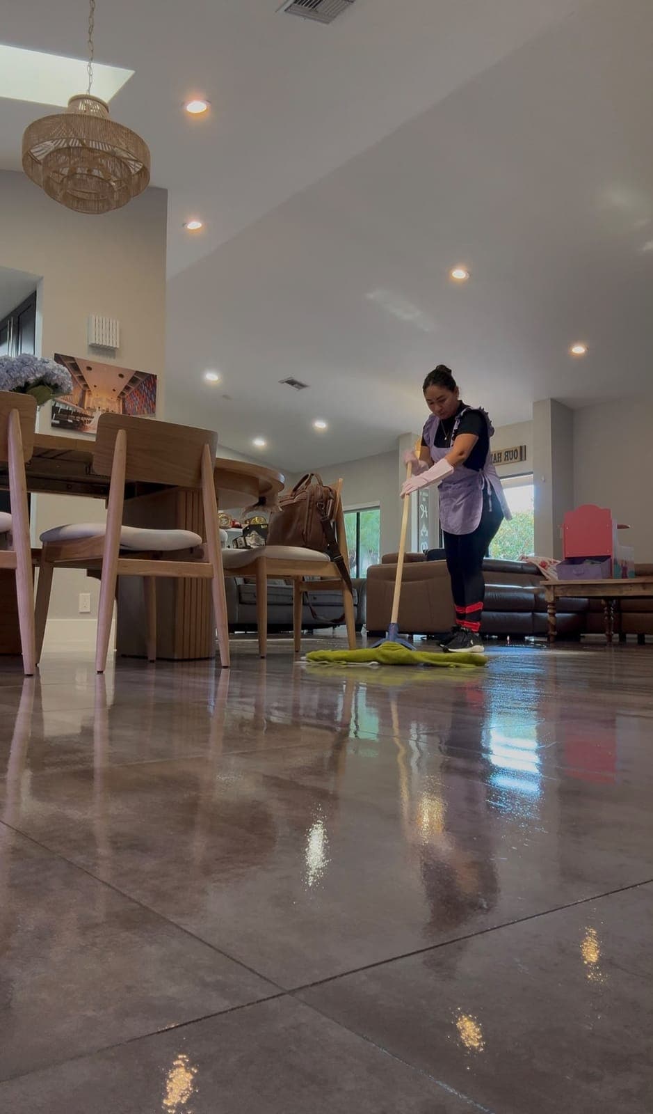 Bright, freshly cleaned South Florida living room